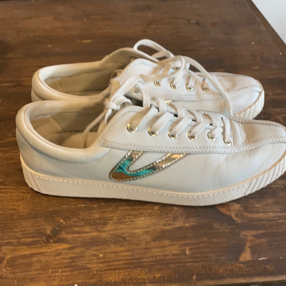 Ladies white leather tretorn size 8